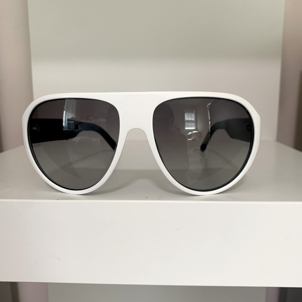 Burberry sunglasses sport white color